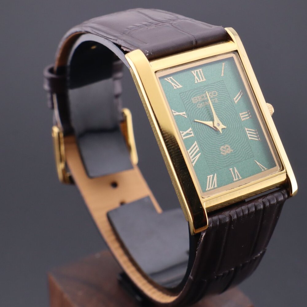 Vintage Seiko Slim Quartz Gentlemen's Wrist Watch  - FREE SHIPPING